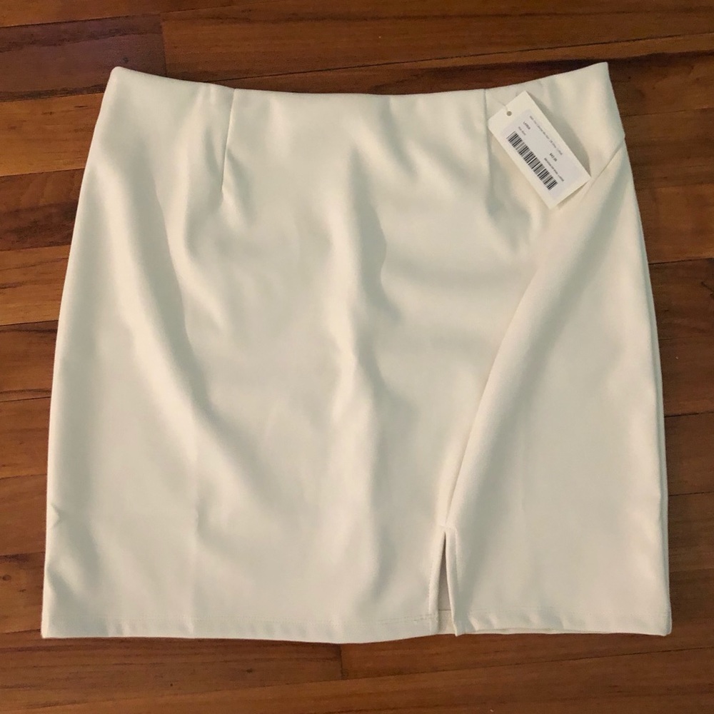 NWT Off White Faux Leather Skirt
